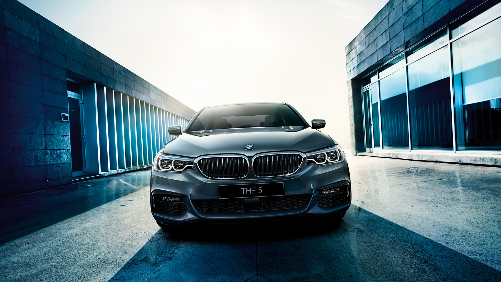 BMW 5 серия Седан, вид спереди. BMW 5 серия Седан, вид спереди, БМВ 5 седан, внешний вид.