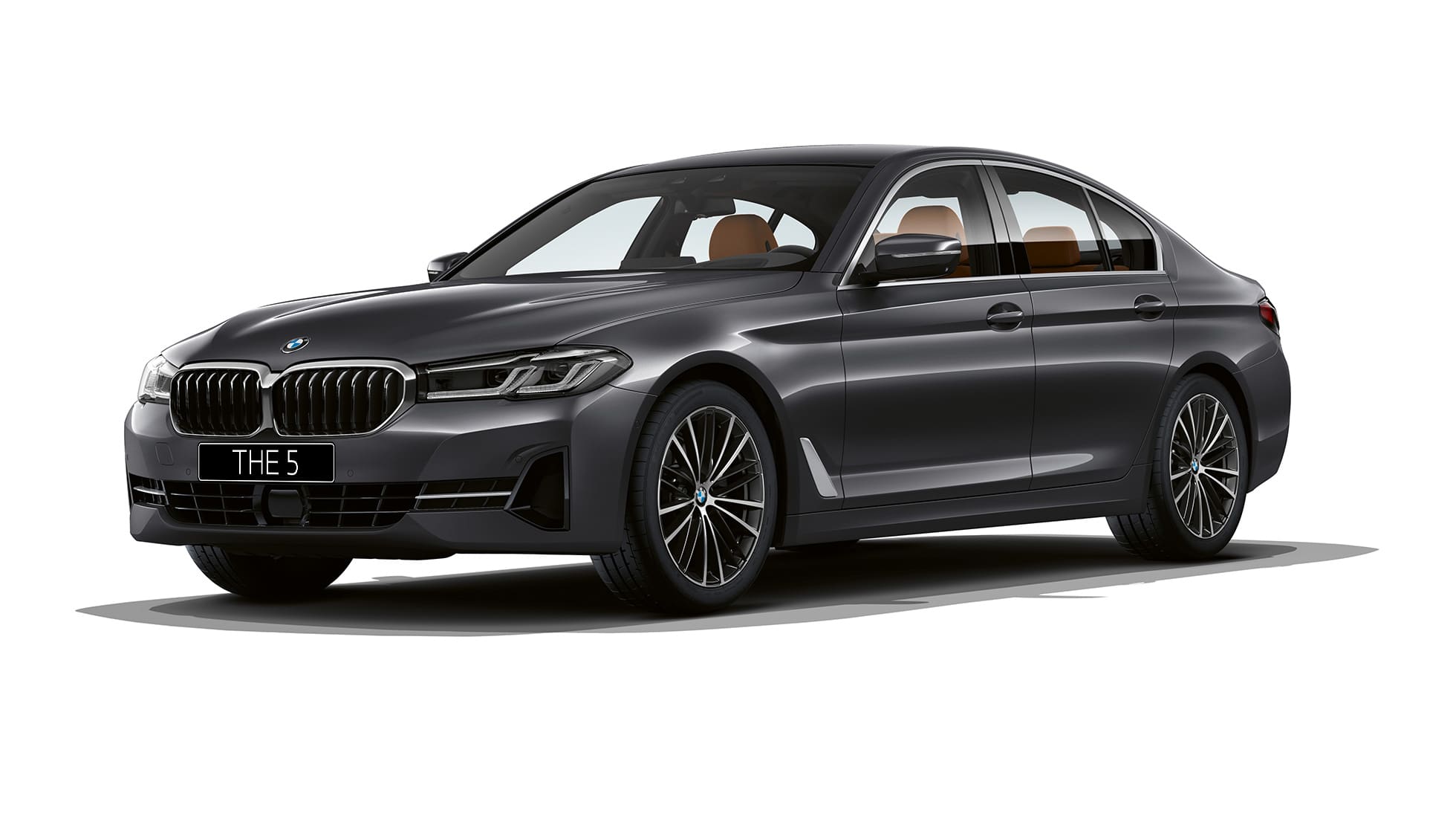 BMW 5 серии G30 в базовой комплектации BMW 5 серии 540i G30 2020 года в базовой комплектации, цвет «Серый Софисто», вид спереди с поворотом в три четверти