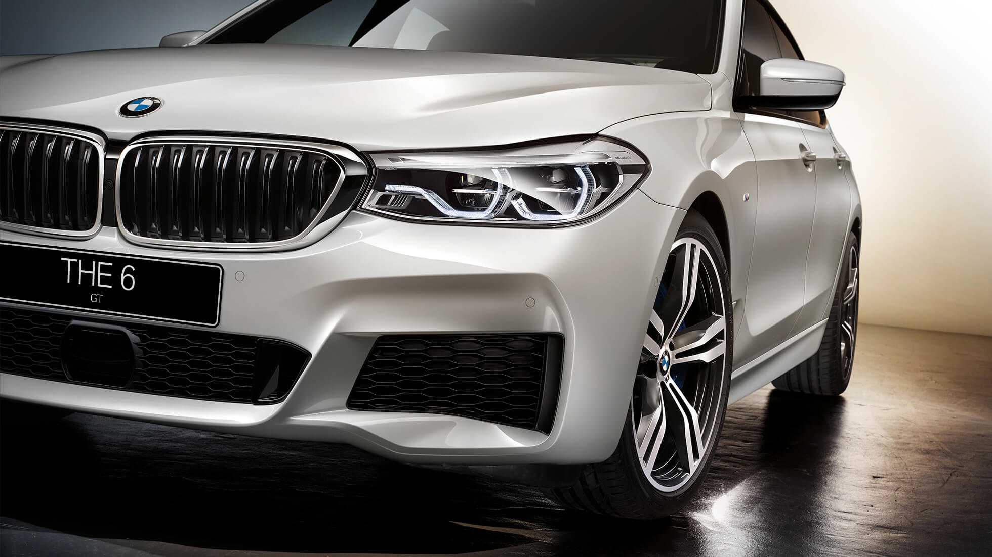 BMW 6 серии GT G32, крупный план BMW 6 серии GT G32, крупный план, белый минерал