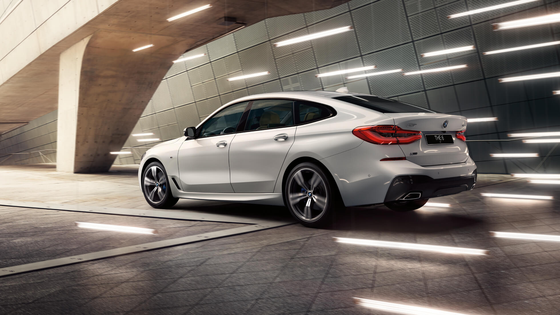 BMW 6 серии GT, вид сзади с поворотом в три четверти. BMW 6 серии GT, Гран Туризмо, вид сзади с поворотом в три четверти.
