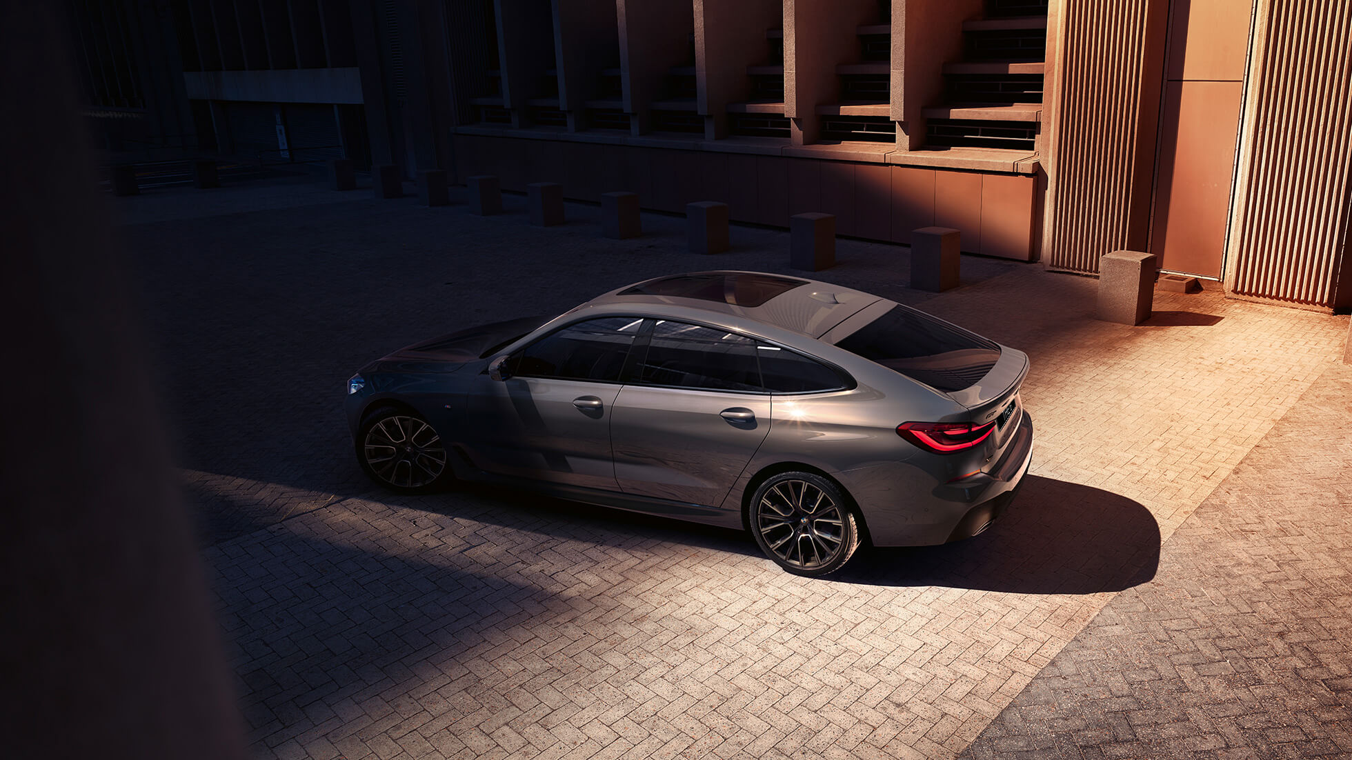 Экстерьер BMW 6 серии GT G32 2020 года BMW 6 серии GT 640i xDrive G32 2020 года, цвет «Серый Бернина», вид с высоты птичьего полета