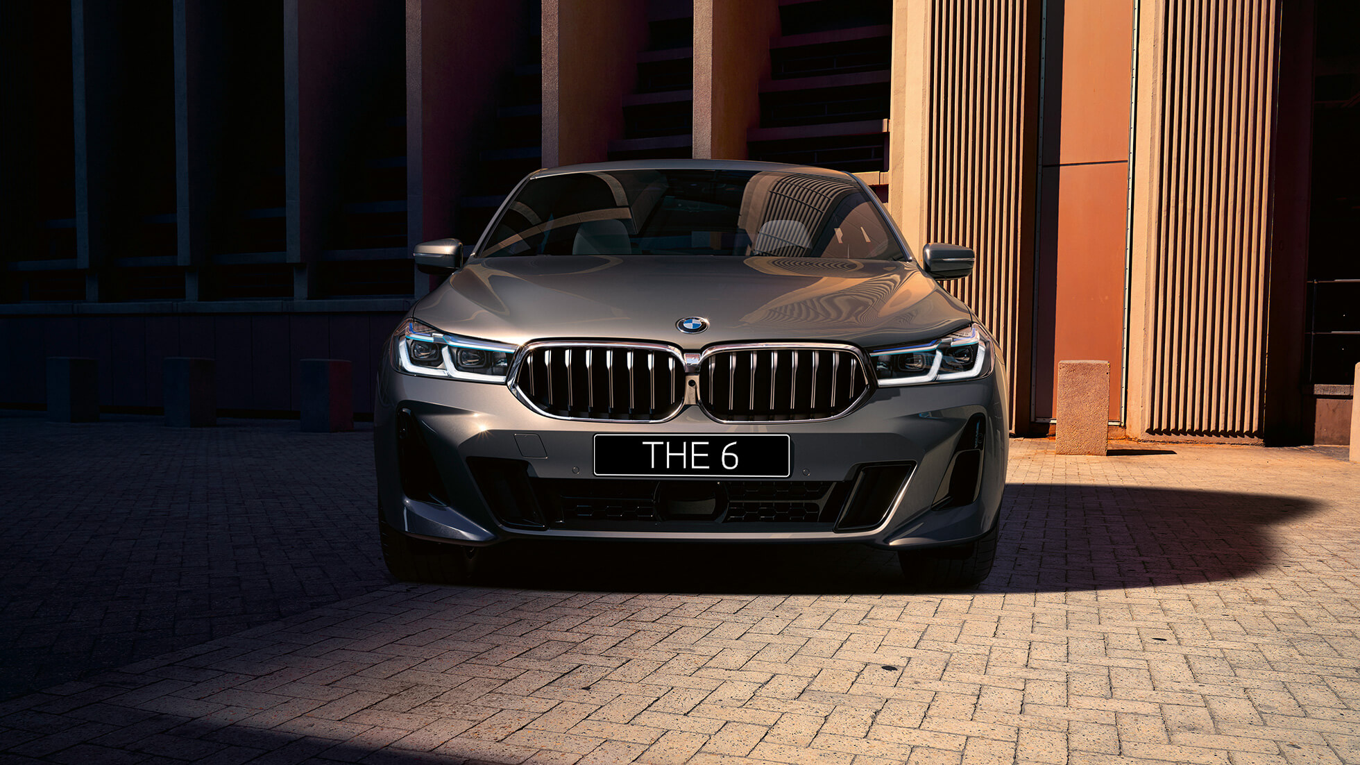 Передняя часть кузова BMW 6 серии GT G32 2020 года Дизайн передней части кузова BMW 6 серии GT 640i xDrive G32 2020 года, цвет «Серый Бернина», вид спереди