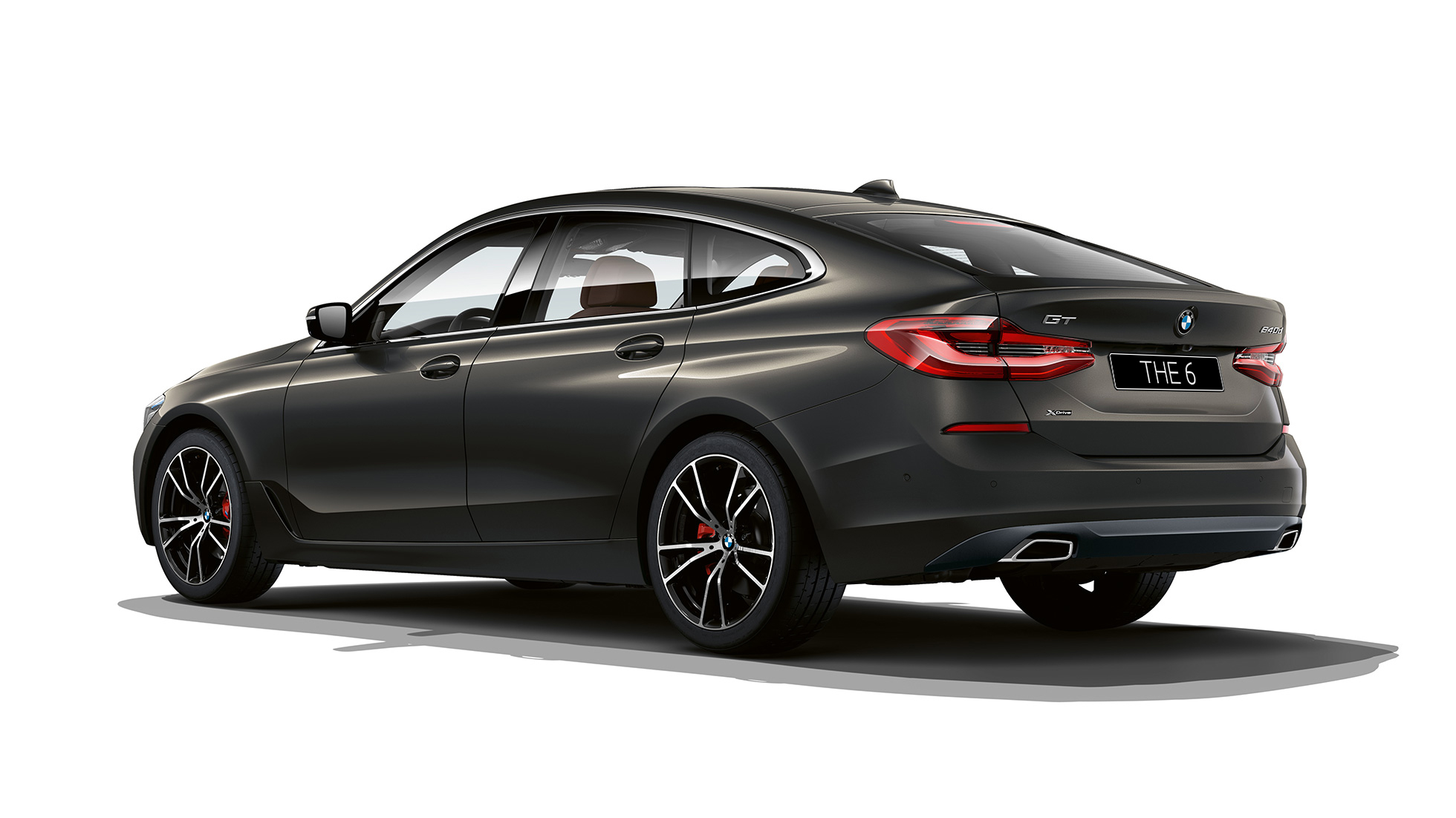 Задняя часть кузова BMW 6 серии GT G32 2020 года, оснащение Luxury Line BMW 6 серии GT G32 640d xDrive 2020 года, оснащение Luxury Line, цвет «Серый Дравит», вид сзади с поворотом в три четверти