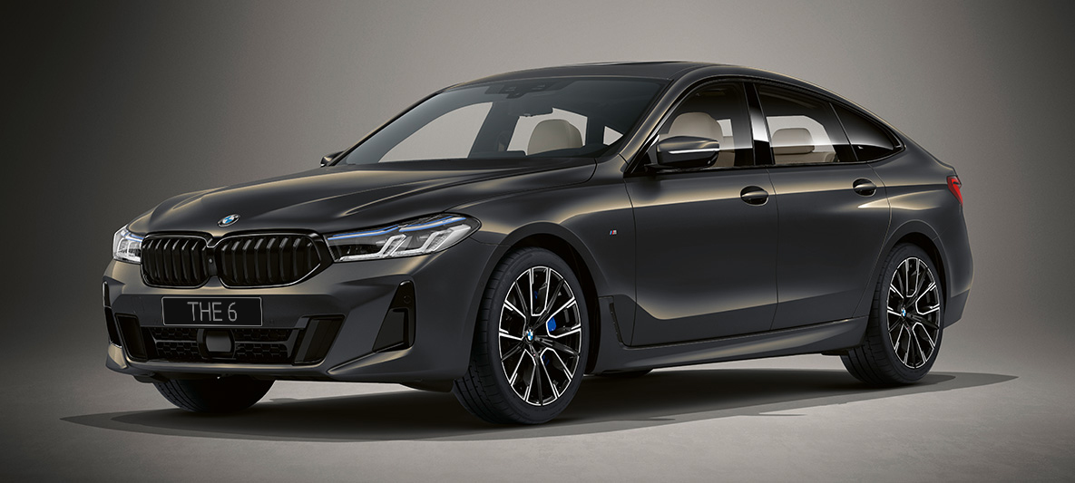 BMW 6 серии GT G32 2020 года, цвет «Серый Дравит» металлик BMW Individual BMW 6 серии GT G32 2020 года, цвет «Серый Дравит» металлик BMW Individual, вид спереди с поворотом в три четверти в неподвижном состоянии