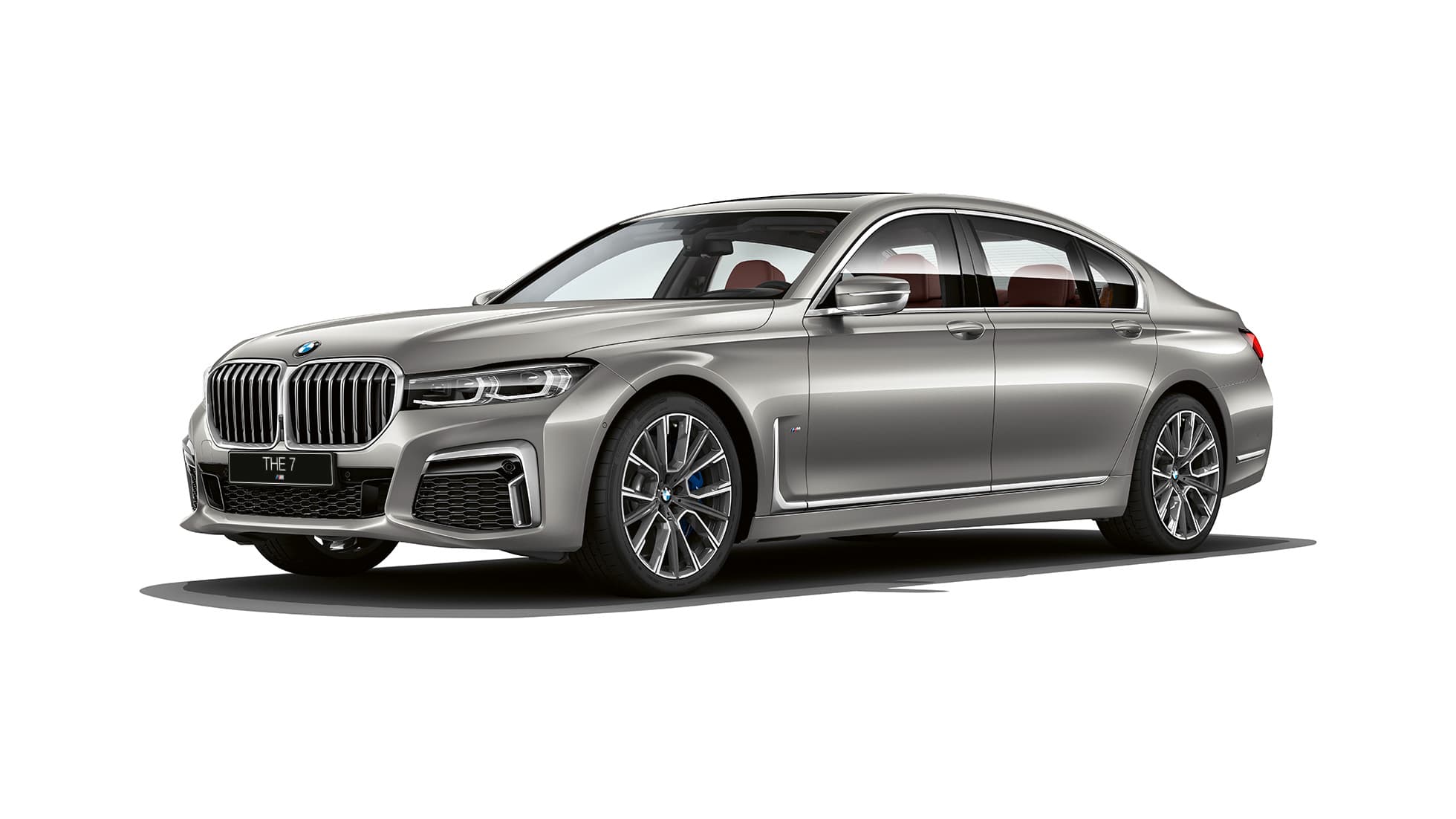 BMW 7 серии с пакетом M Sport: вид спереди с поворотом в три четверти G11 BMW 7 серии серого цвета с пакетом M Sport: вид спереди с поворотом в три четверти G11