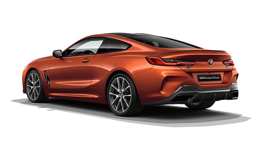 BMW 8 серии Coupe, «Оранжевый Закат металлик» BMW 8 серии Coupe цвета «Оранжевый Закат металлик» на белом фоне.