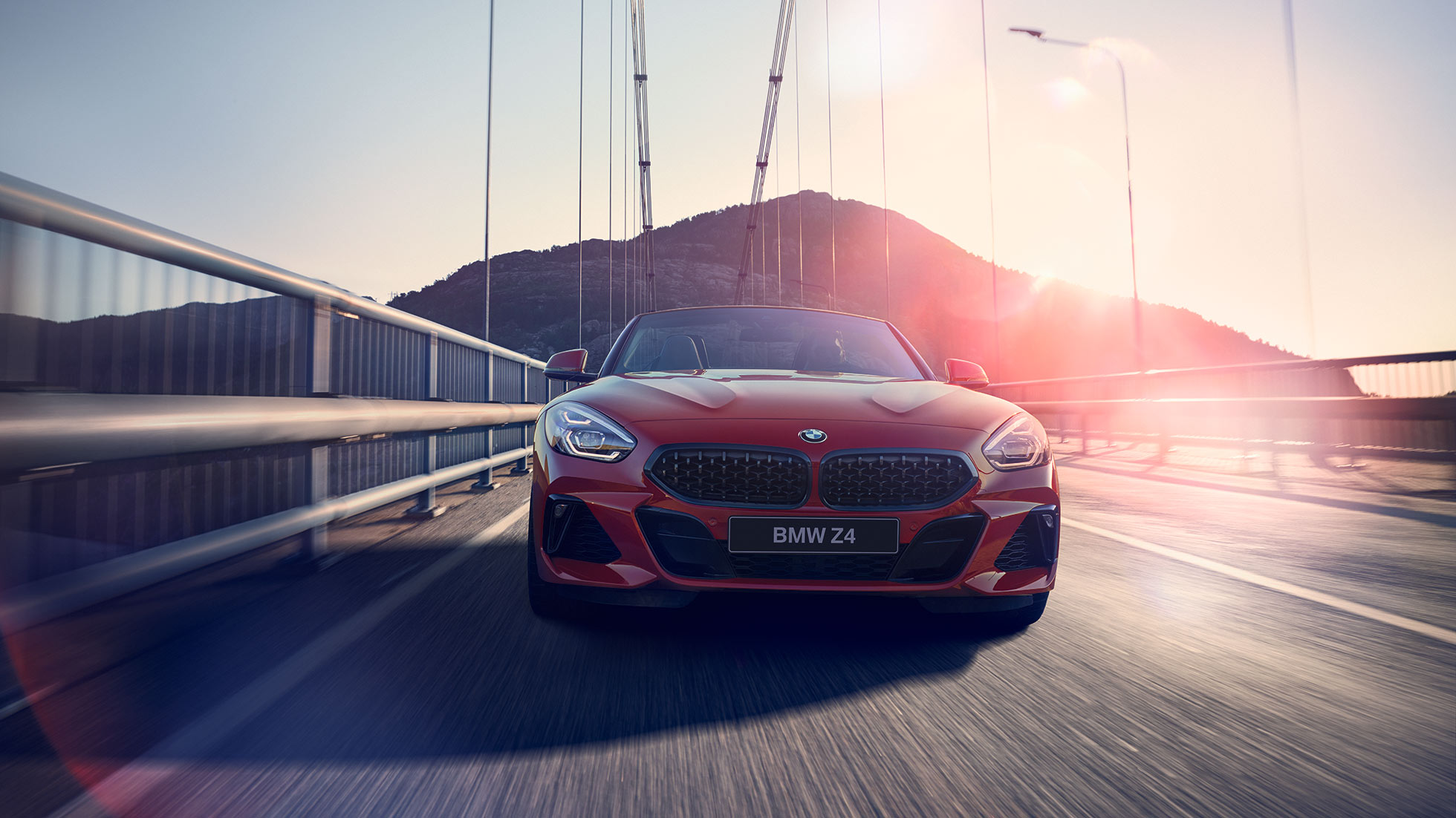 BMW Z4 Roadster на мосту BMW Z4 Roadster на мосту, вид спереди