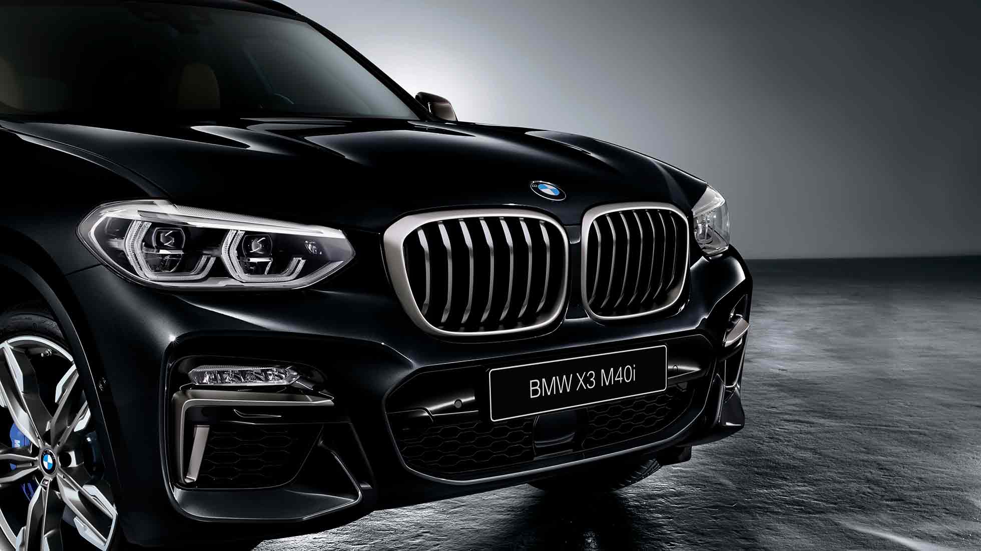 BMW X3 M40i и BMW X3 M40d, вид спереди. BMW X3 M40i и BMW X3 M40d, Черный Сапфир металлик, внешний вид, вид спереди, элементы дизайна серый цвет Cerium Grey.