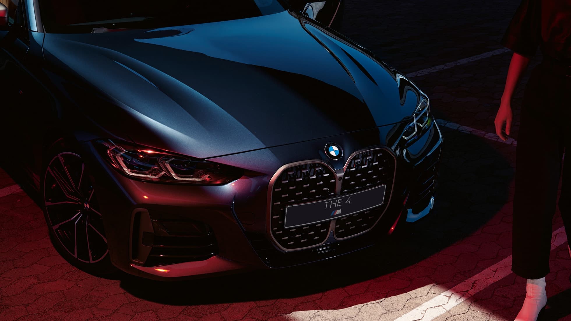 Решетка радиатора BMW BMW M440i xDrive Coupe G22 (2020) BMW M440i xDrive Coupe G22 (2020), Синий Арктик Рэйс металлик, вид спереди с поворотом в три четверти, решетка радиатора BMW
