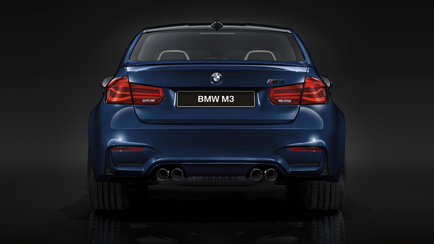 BMW M3, вид сзади. BMW M3, вид сзади, внешний вид, экстерьер, на черном фоне, БМВ.