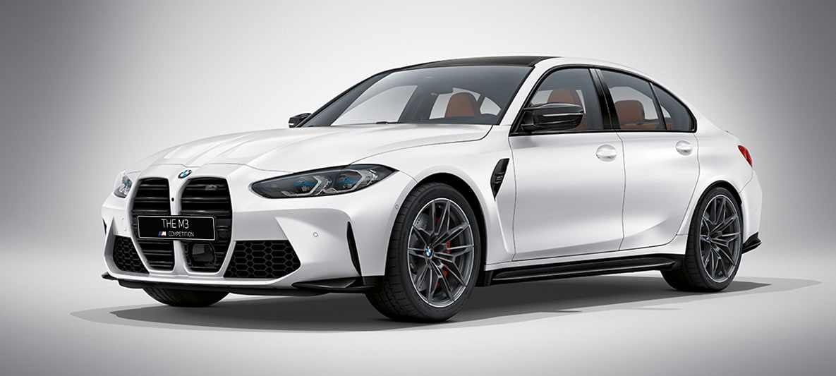 BMW M3 G80 2020 "BMW Individual Морозный Белый Бриллиант металлик" BMW M3 G80 2020 "BMW Individual Морозный Белый Бриллиант металлик", вид спереди в три четверти в статике