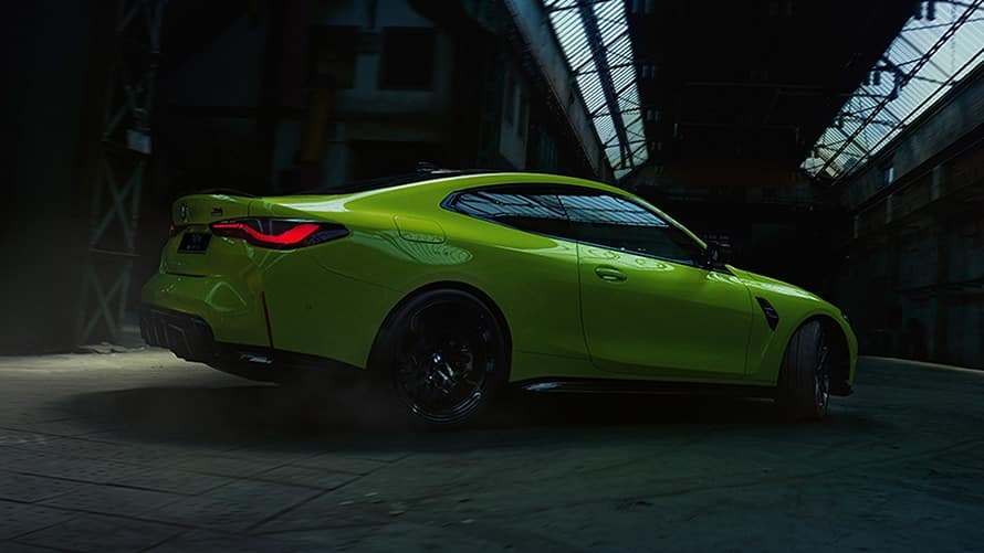 BMW M4 Competition Coupe G82 2020 "Желтый Сан-Пауло", вид сбоку в три четверти 