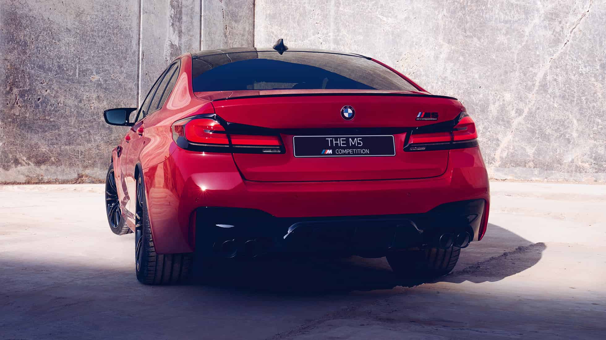 Задние фонари BMW M5 Competition F90 LCI Facelift 2020 Задние фонари BMW M5 Competition F90 LCI Facelift 2020, BMW Individual "Красный Имола", вид сзади