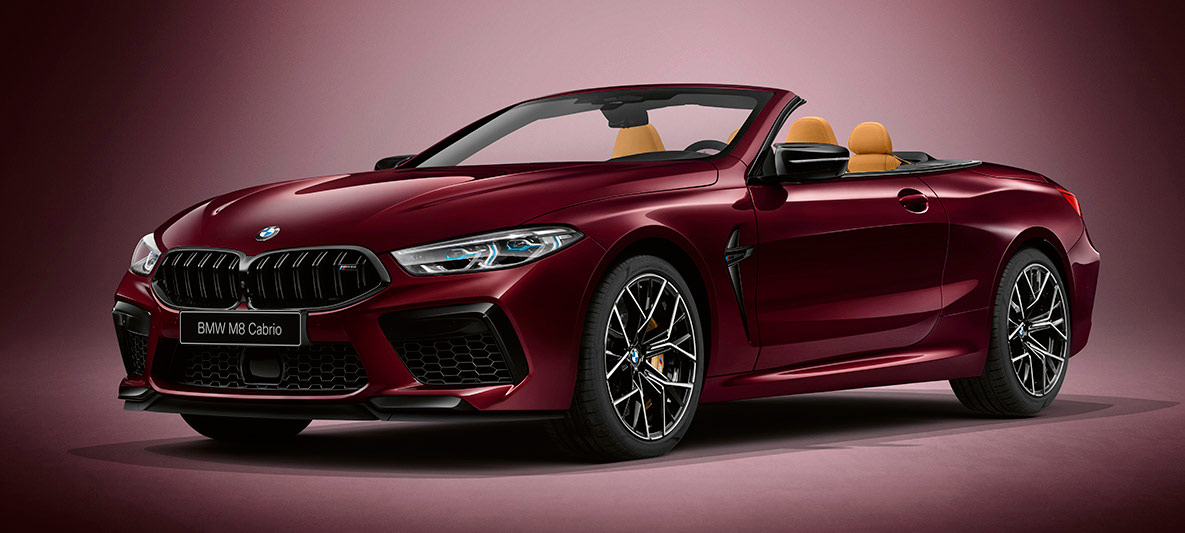BMW M8 Cabrio в исполнении BMW Individual с лакокрасочным покрытием BMW Individual Аметрин металлик. BMW M8 Cabrioв исполнении BMW Individual с лакокрасочным покрытием BMW Individual Аметрин металлик, вид спереди с поворотом в три четверти.