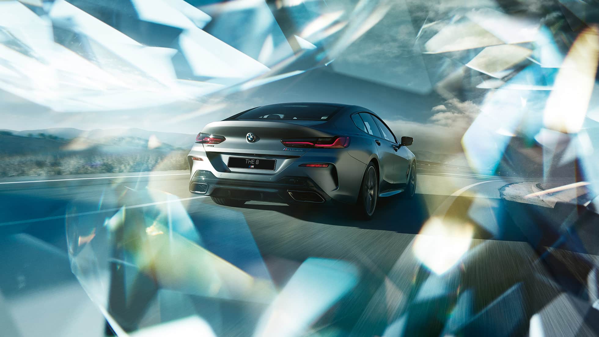 BMW M850i xDrive Gran Coupe, вид сзади с поворотом в три четверти BMW M850i xDrive Gran Coupe G16 2019 МГ цвета Серебристо-синий Камень (металлик) из линейки BMW Individual, вид сзади с поворотом в три четверти