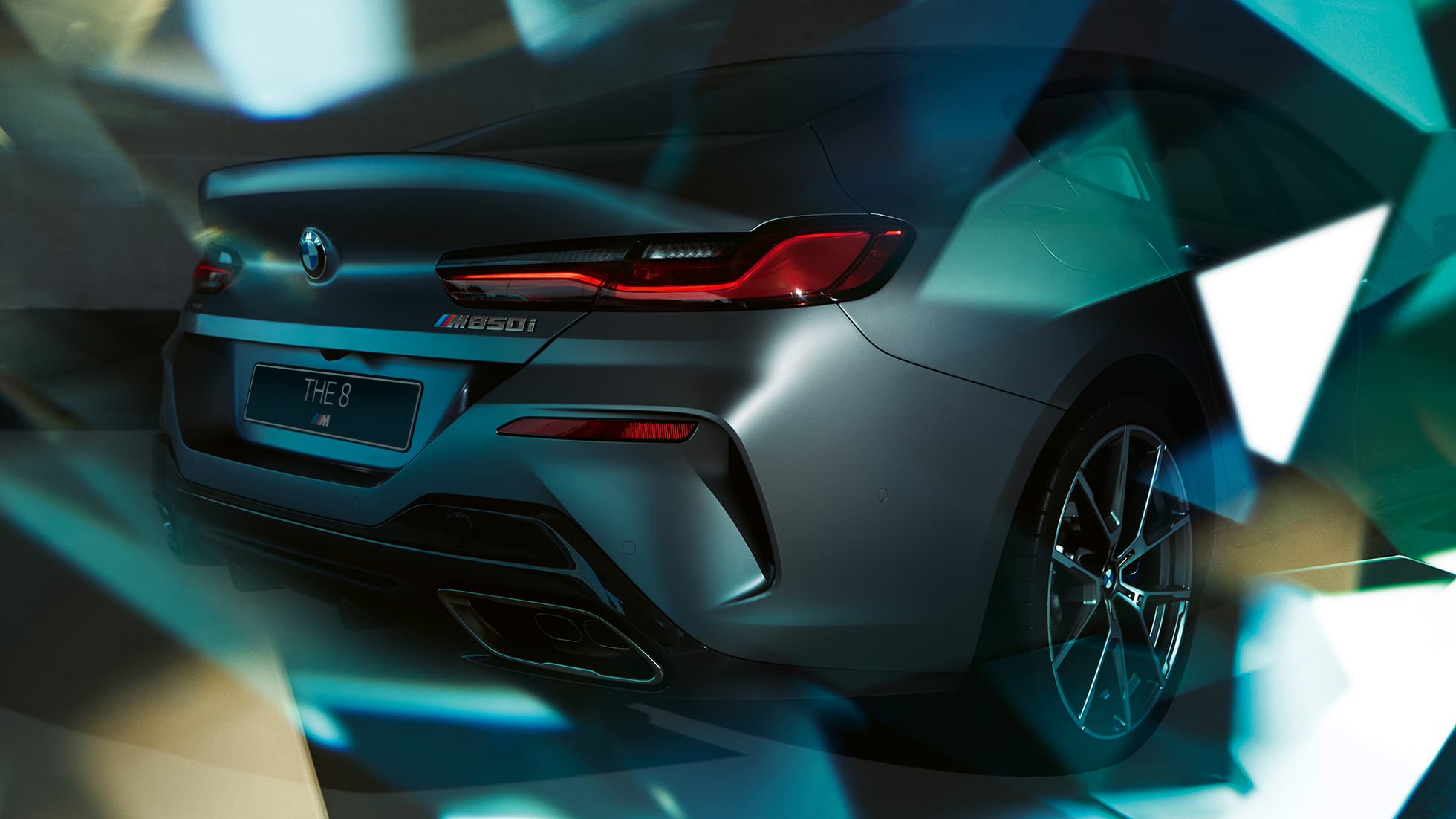 BMW M850i xDrive Gran Coupe, вид сзади крупным планом BMW M850i xDrive Gran Coupe G16 2019 МГ цвета Серебристо-синий Камень (металлик) из линейки BMW Individual, вид сзади крупным планом