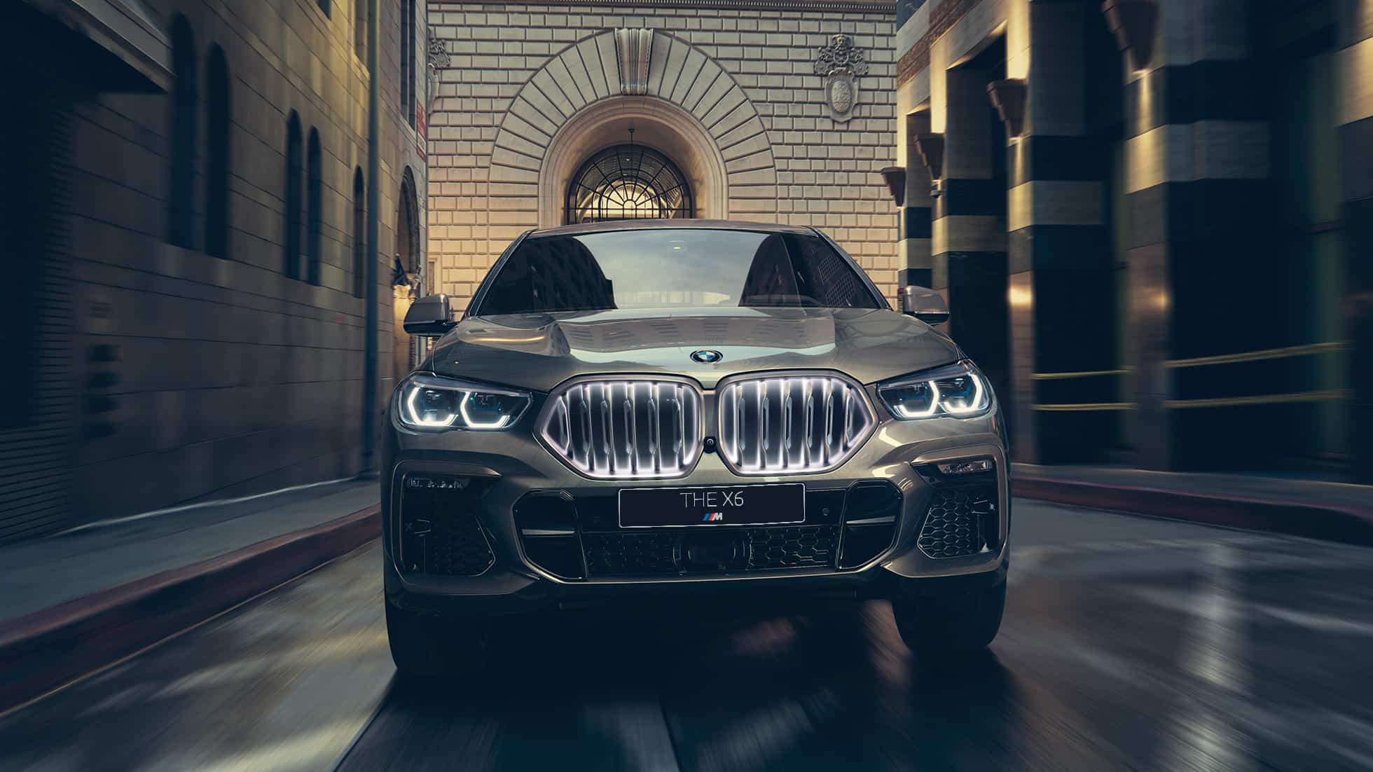 BMW X6 M50d SUV G06 с 6-цилиндровым дизельным двигателем M TwinPower Turbo F86 BMW X6 M50d SUV G06 с 6-цилиндровым дизельным двигателем M TwinPower Turbo в цвете Manhattan (металлик), вид спереди