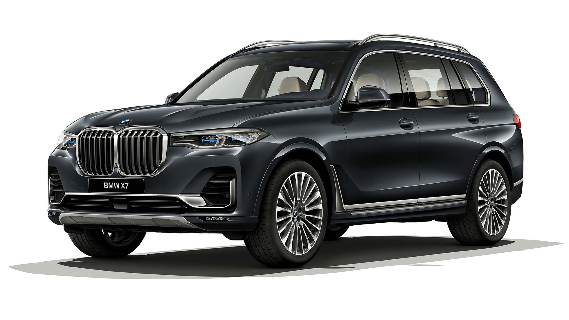 BMW X7 с пакетом Pure Excellence Студийный снимок BMW X7 с пакетом Pure Excellence, вид спереди с поворотом в три четверти