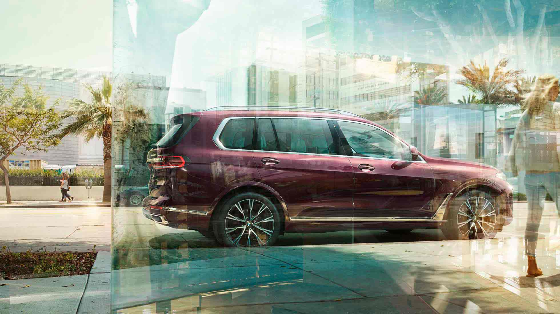BMW Individual X7 40i xDrive, вид сбоку BMW X7 в цвете Ametrin (металлик), вид сбоку, в неподвижном состоянии