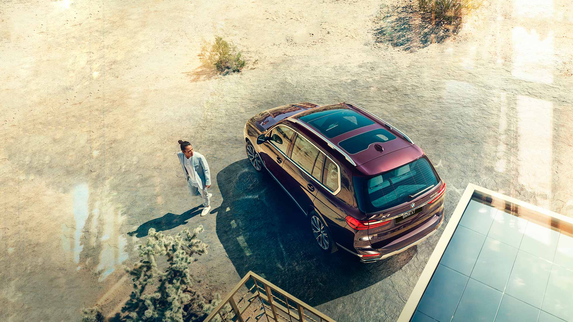 BMW Individual X7 40i xDrive, вид спереди с поворотом в три четверти BMW X7 в цвете Ametrin (металлик), вид спереди с поворотом в три четверти