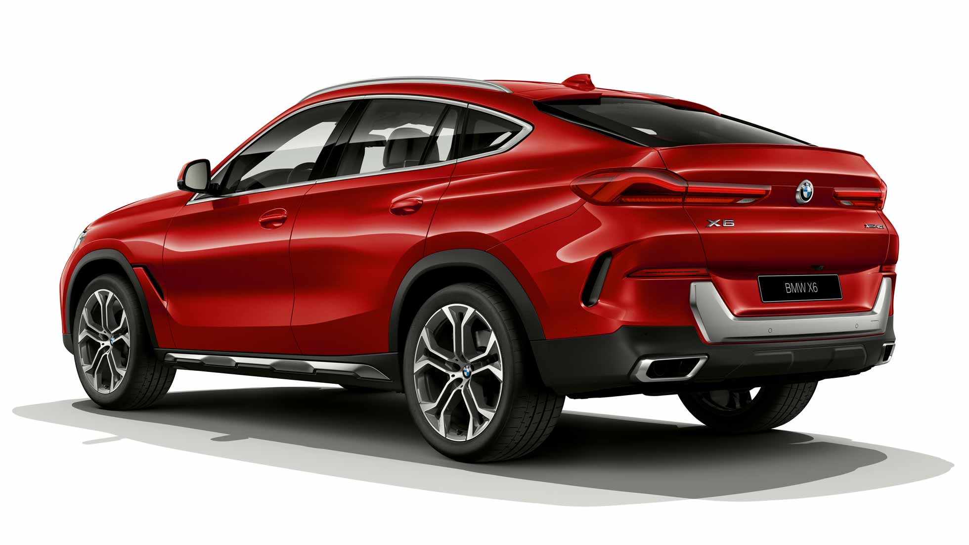 BMW X6 в версии BMW xLine, вид сзади BMW X6 в версии BMW xLine, вид сзади с поворотом в три четверти