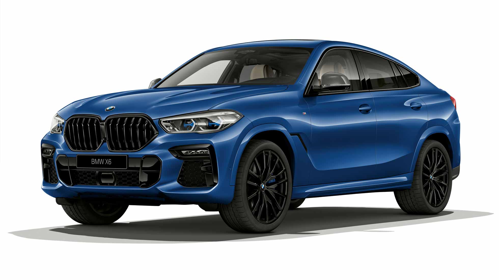 BMW X6 с пакетом M Sport, экстерьер BMW X6 с пакетом M Sport, вид спереди с поворотом в три четверти