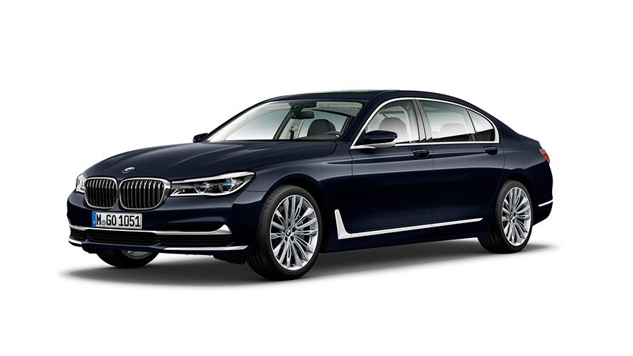 BMW 750Li xDrive Синий Империал, вид спереди с поворотом в три четверти. БМВ 7 серии, BMW 750Li xDrive Синий Империал, вид спереди с поворотом в три четверти, внешний вид.