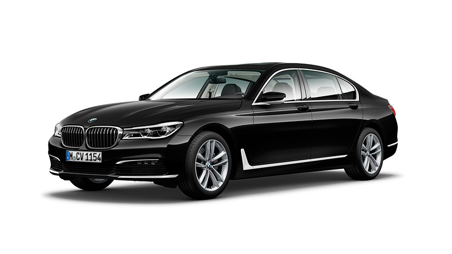 BMW 730Ld xDrive Черный Сапфир, вид спереди с поворотом в три четверти. БМВ 7 серии, BMW 730Ld xDrive Черный Сапфир, вид спереди с поворотом в три четверти, внешний вид.