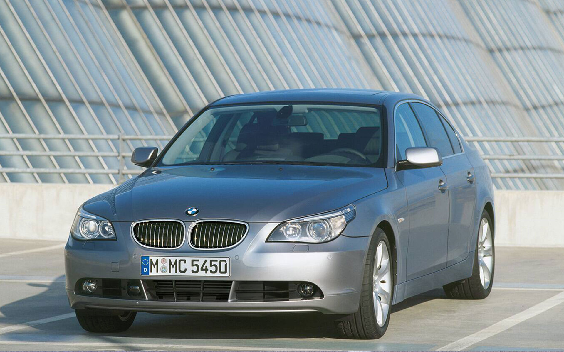 BMW 5 серии 2003 года