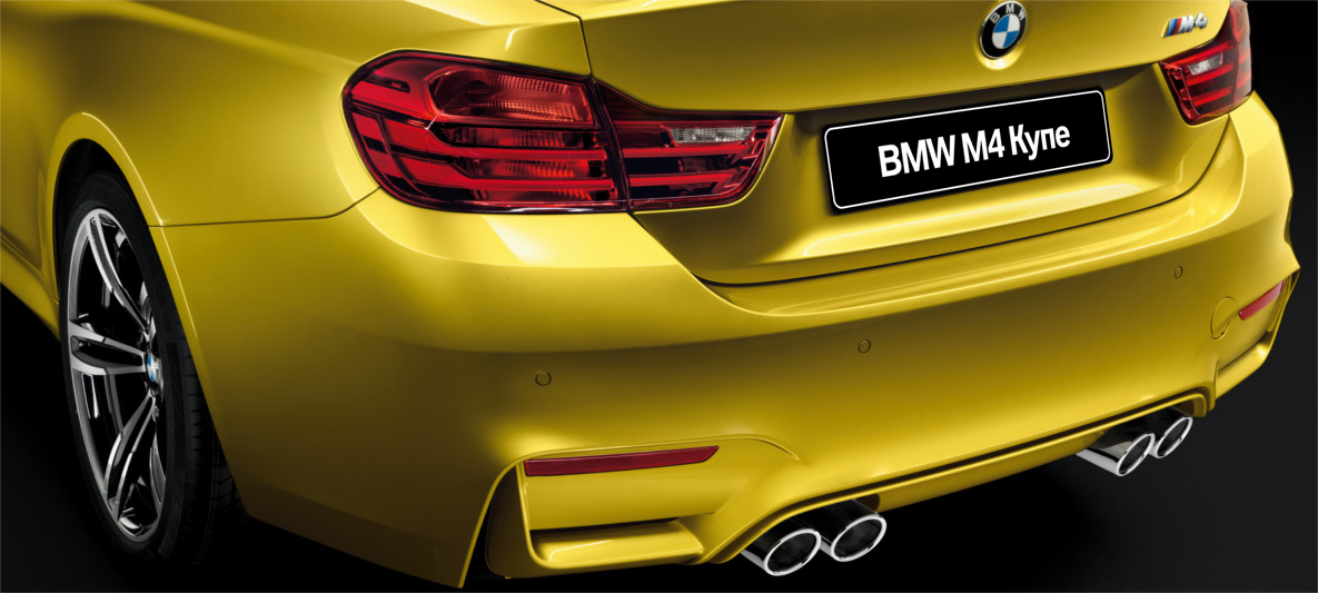 BMW M4 Купе, вид сзади. BMW M4 Купе, вид сзади, фары, багажник, БМВ.