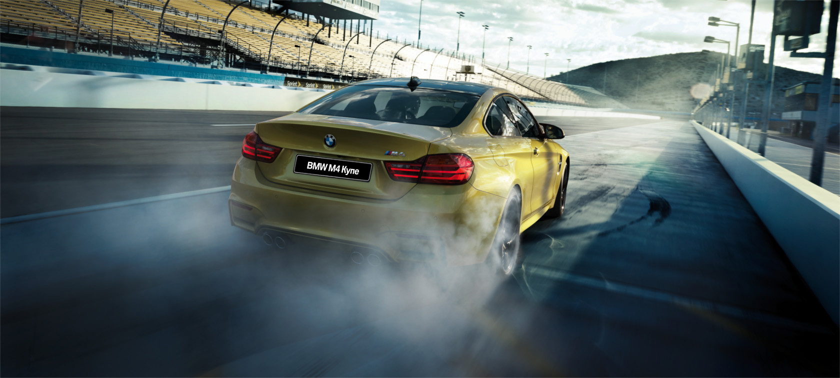 BMW M4 Купе, вид сзади, на трассе. BMW M4 Купе, вид сзади, на трассе, автомобили M, БМВ.