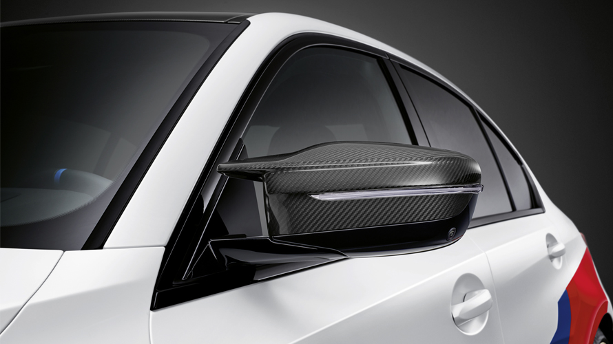 Наружные боковые зеркала тоже получили карбоновую отделку. Наружные боковые зеркала тоже получили карбоновую отделку.