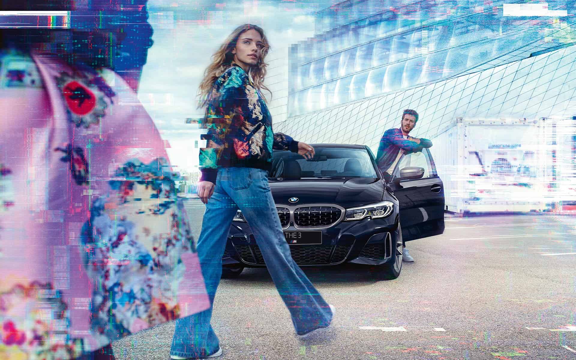 BMW M340i xDrive G20 2020 "Черный Сапфир металлик" с мужчиной и женщиной