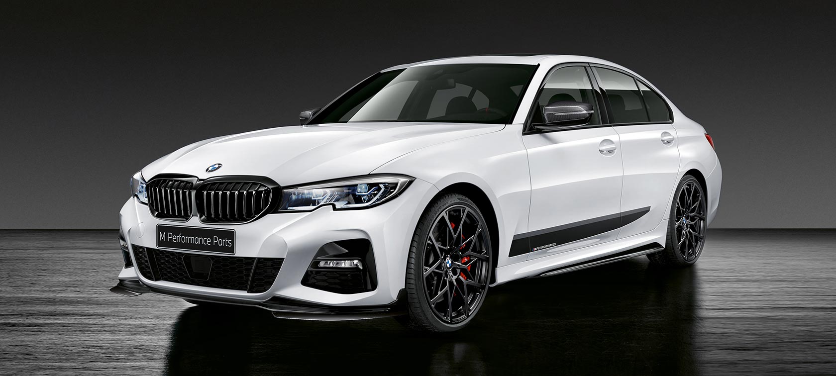 Пакет M Performance для BMW 5 Серии (G30). BMW 5 Серии (G30), вид спереди с поворотом в три четверти, БМВ.
