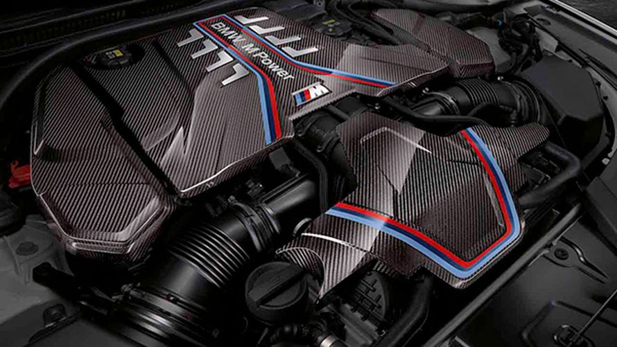 Карбоновые крышки моторного отсека для BMW M5 серии (F90). Карбоновые крышки моторного отсека для BMW M5 серии (F90), крупный план, БМВ.