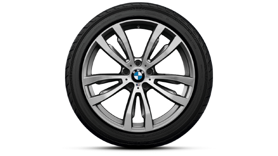 Комплект колес с зимними шипованными шинами BMW Double Spoke 469M. Зимние колеса, шипованные шины BMW Double Spoke 469M.