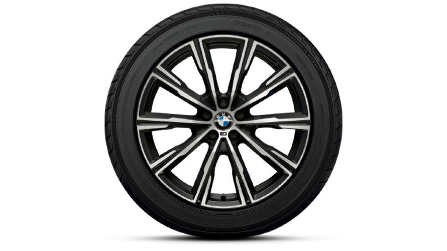 Комплект колес с зимними шинами BMW Star Spoke 740M Performance. Зимние колеса, шины BMW Star Spoke 740M Performance.