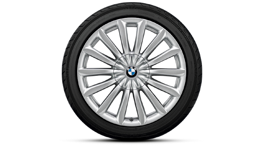 Комплект колес с зимними шинами 19" V-Spoke 620 Комплект колес с зимними шинами 19" V-Spoke 620