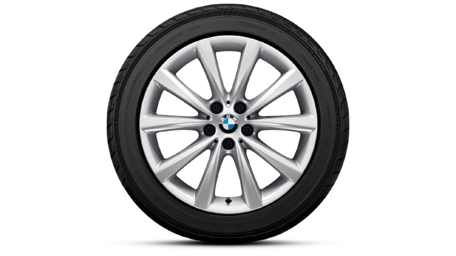 Комплект колес с зимними шинами 18" V-Spoke 642 Комплект колес с зимними шинами 18" V-Spoke 642