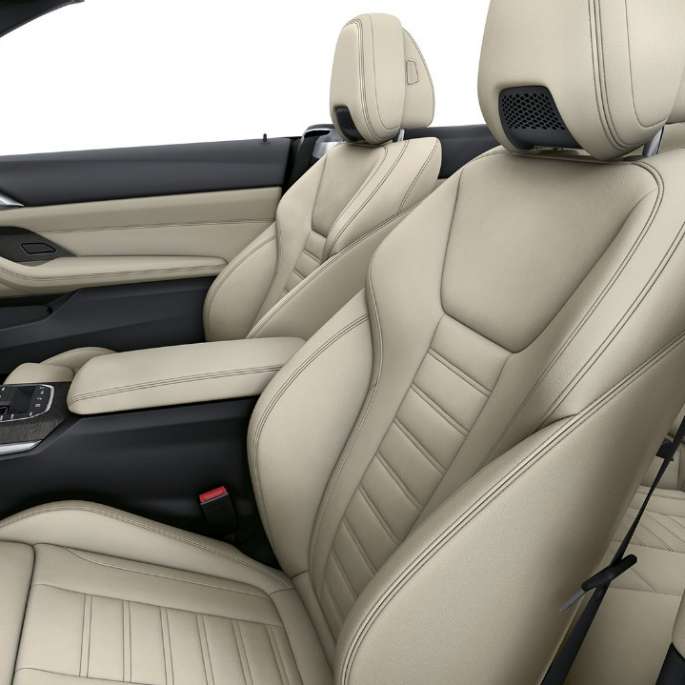 Спортивные сиденья с кожаной обивкой, салон BMW 4 серии Cabrio G23 2020 исполнение M Sport 