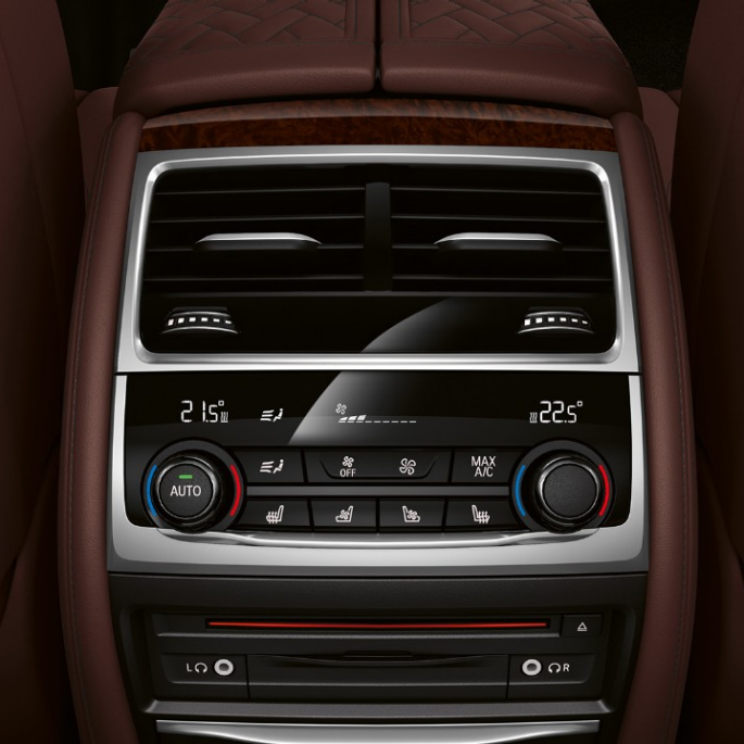 BMW 7 серии с пакетом M Sport: система климат-контроля BMW 7 серии с пакетом M Sport: система климат-контроля крупным планом