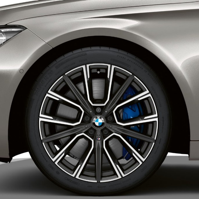 BMW 7 серии с пакетом M Sport: колесные диски BMW 7 серии с пакетом M Sport: колесные диски крупным планом