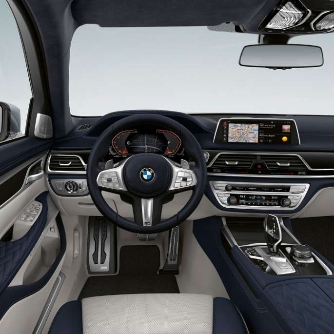 BMW 7 серии с пакетом M Sport: интерьер G11