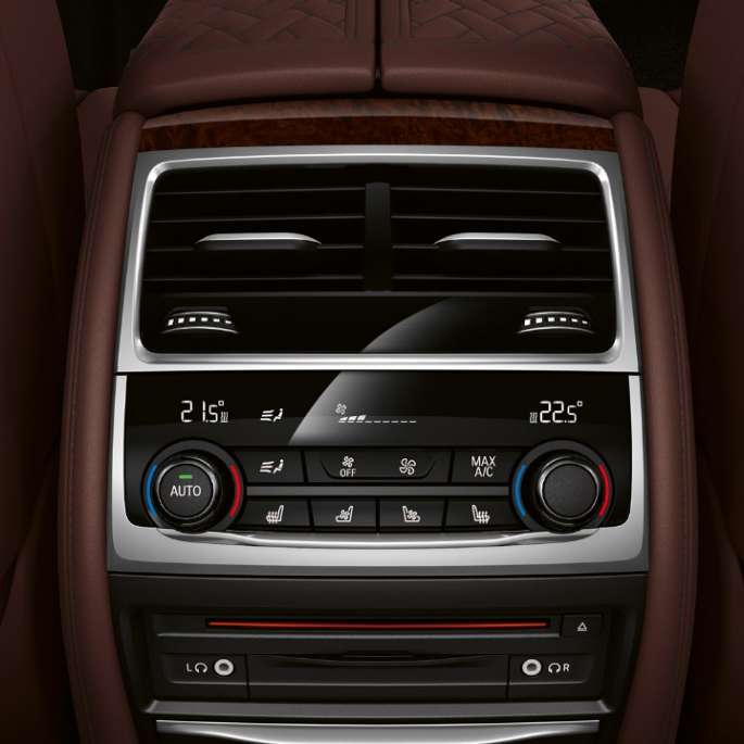 BMW 7 серии с пакетом M Sport: система климат-контроля крупным планом G11
