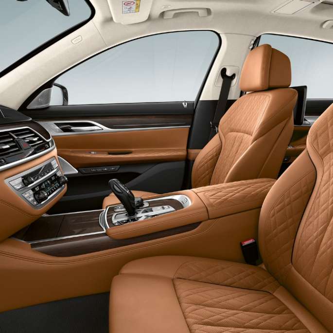 BMW 7 серии с дизайномPure Excellence: обивка из кожи Nappa G11