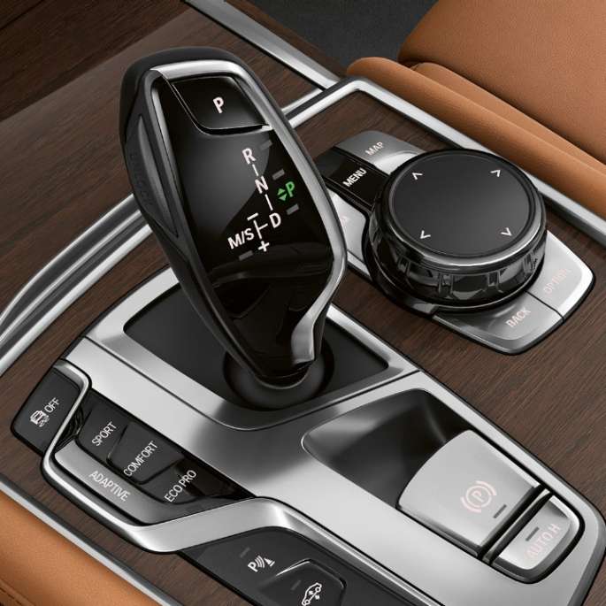 BMW 7 с дизайном Pure Excellence: крупный план рычага селектора G11
