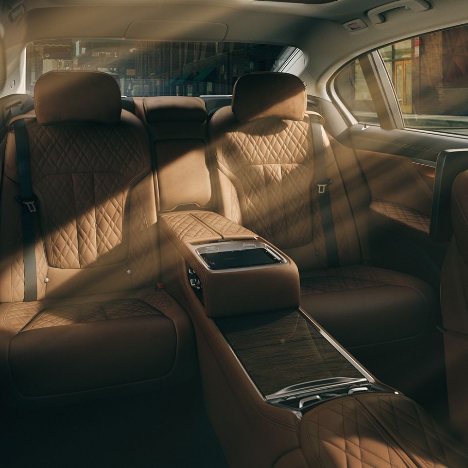 BMW 7 серии: версия Experience BMW 7 серии: дизайн интерьера нового BMW 7 серии