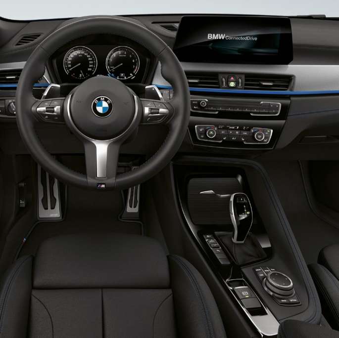 BMW X2 sDrive20i model M Sport 2018 F39, дизайн салона.