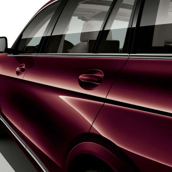 BMW Individual X7 40i xDrive, вид сбоку BMW Individual X7 40i xDrive, вид сбоку
