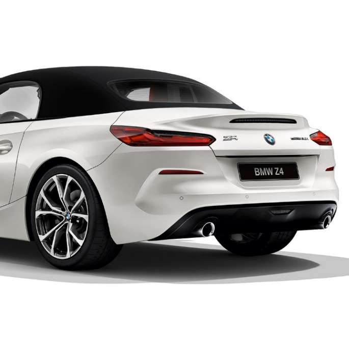 BMW Z4 Roadster Sport Line, вид сзади с поворотом в три четверти G29